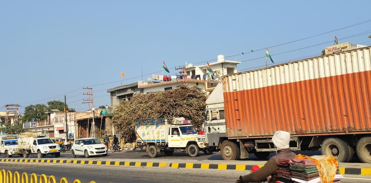 Sugarcane tractor-trolleys jammed the highway
