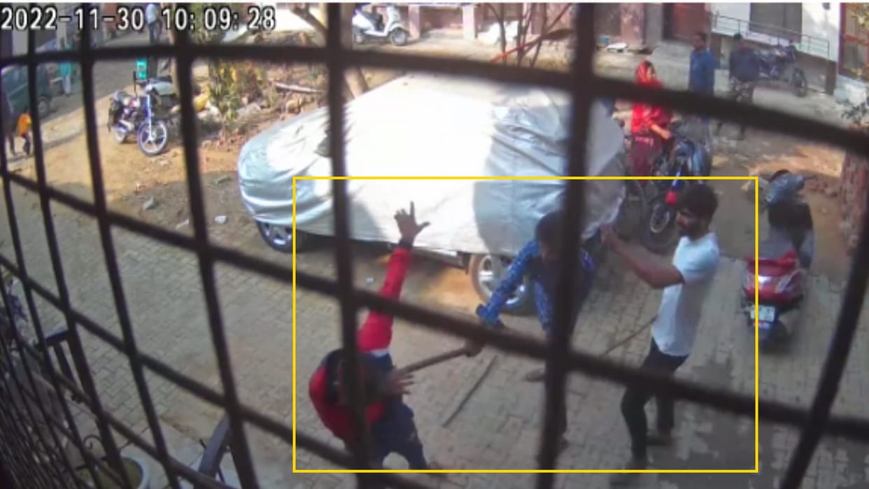 Attacked with sharp weapons on a family of girl student for opposing molestation in Meerut