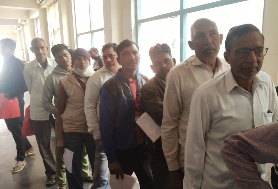 Competition to become government poor, 550 people came to reduce income in five days