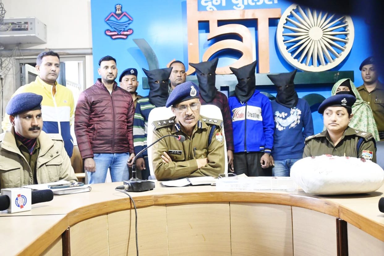 Dehradun Crime News: Wife done E-rickshaw driver Husband Murder with lover in Guchhupani Robber Cave