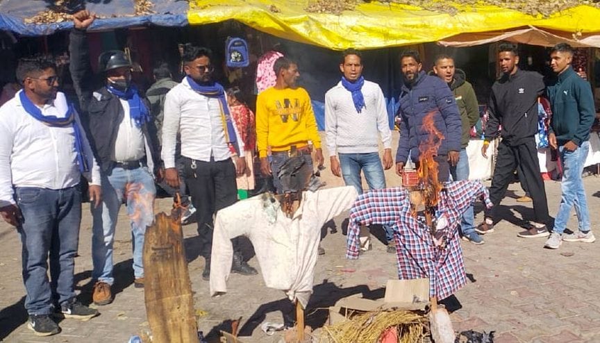 Bhim Army burnt effigy of tehsil administration