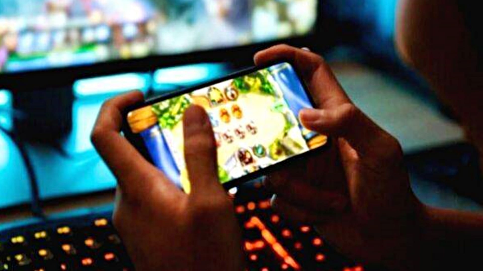 Lawyer son cheated of two and a half lakh rupees instead of playing online game in Damoh