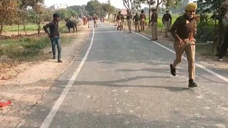 Tehsildar and police team attacked during land measurement in etah