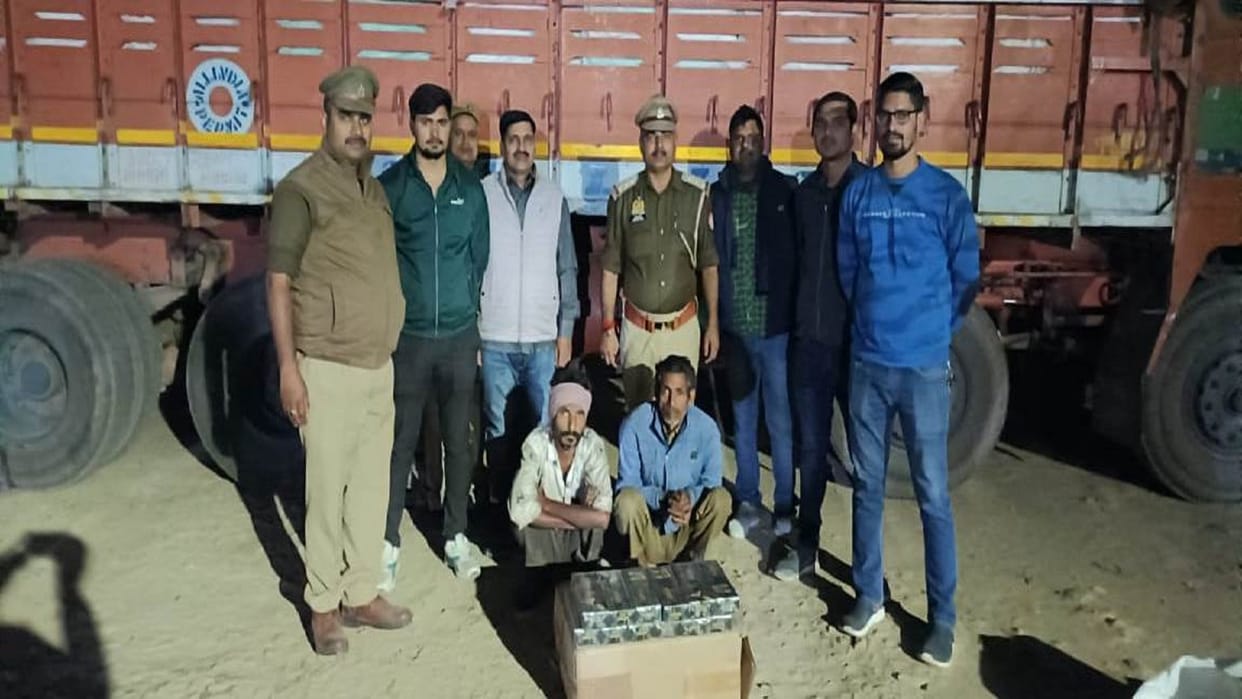 Two arrested with fake cigarettes of international brand worth 5.90 crores