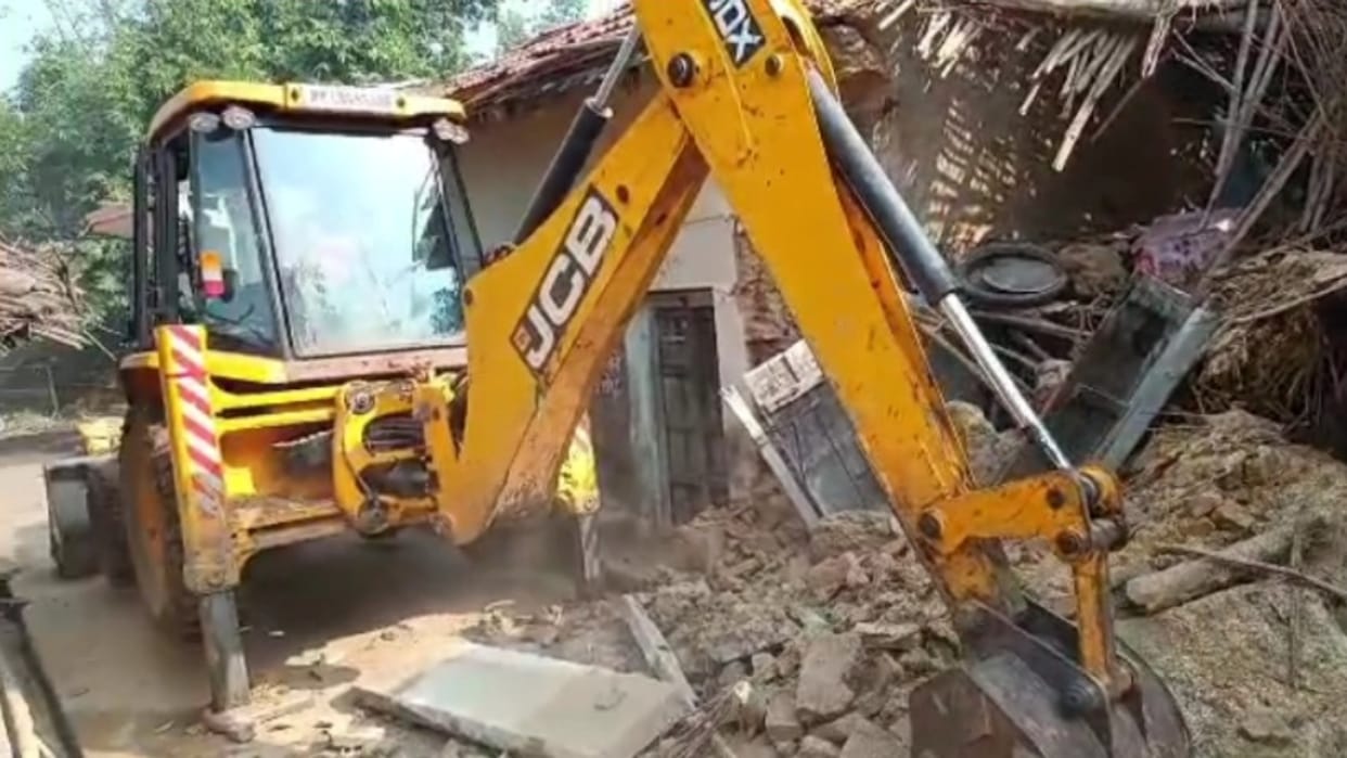 House of accused of rape and murder was demolished with a bulldozer in Satna