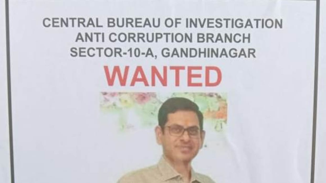 CBI Special court issued arrest warrant against irs officer Santosh Kumar Karnani for bribe case