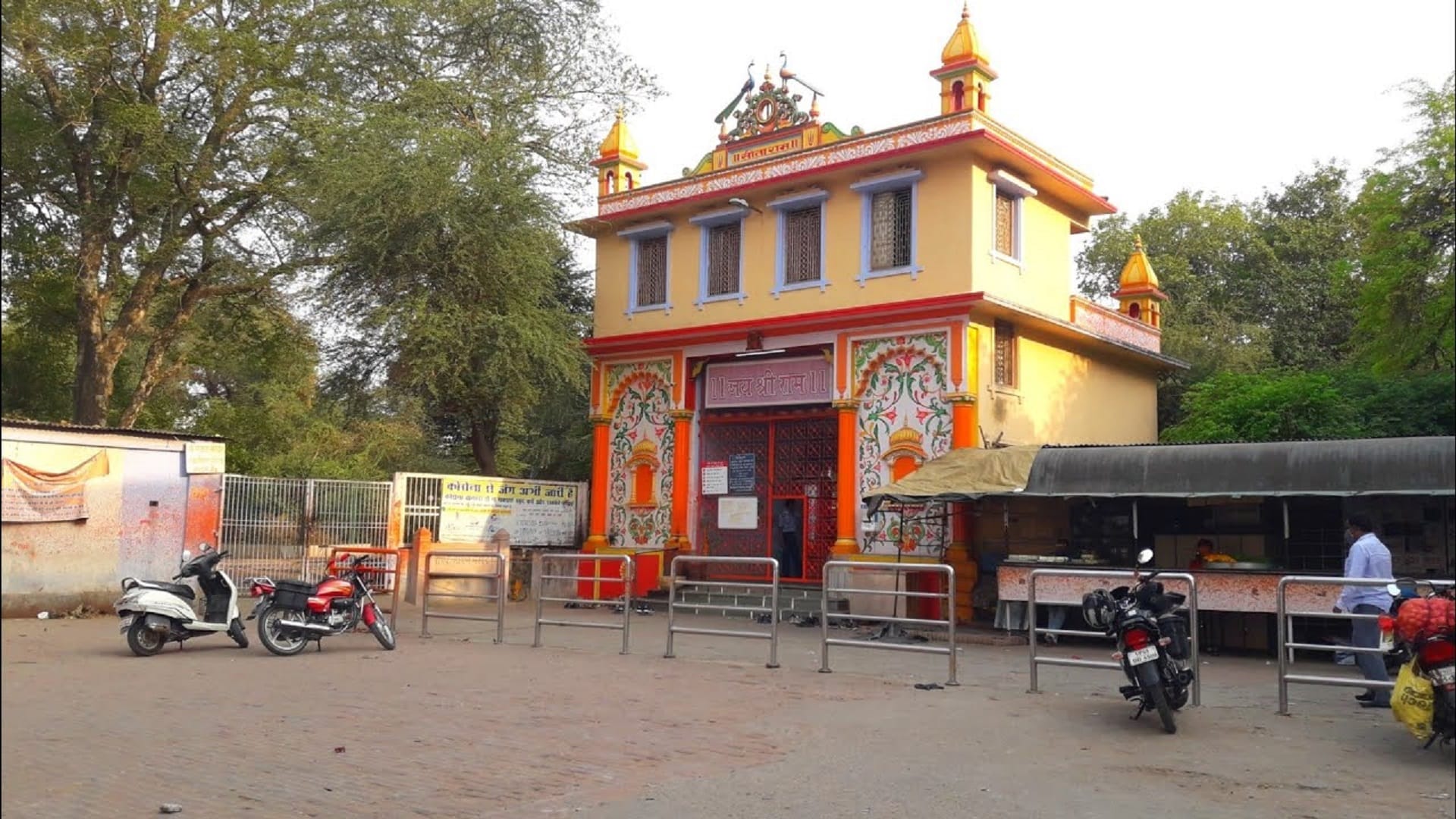 Video inside Sankatmochan temple went viral on social media Mahant said - will take legal action