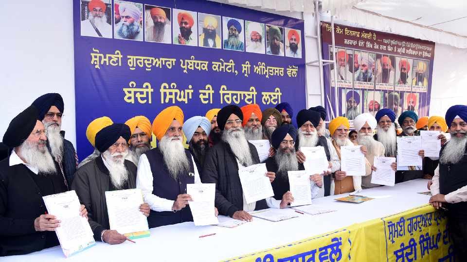 SGPC starts signature campaign for release of Sikhs from jails