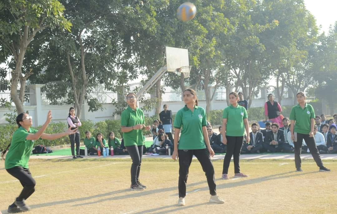Christopher Columbus in volleyball and Da Vinci House first in handball