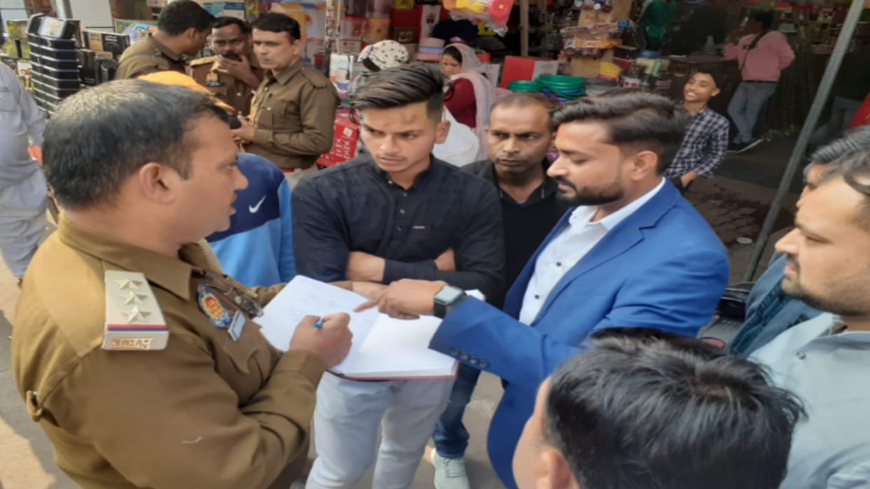 A miscreant looted six lakhs rupees from young man in baraut of Baghpat