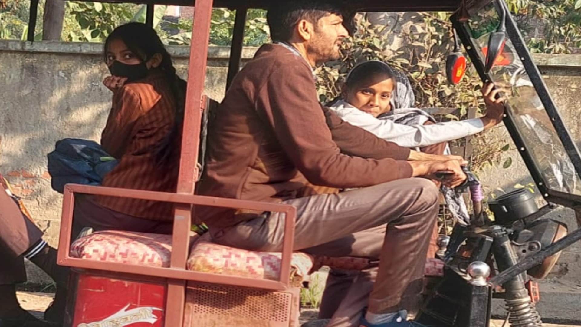school children have pushed to drive an e-rickshaw after told of young man in Baghpat and see photos