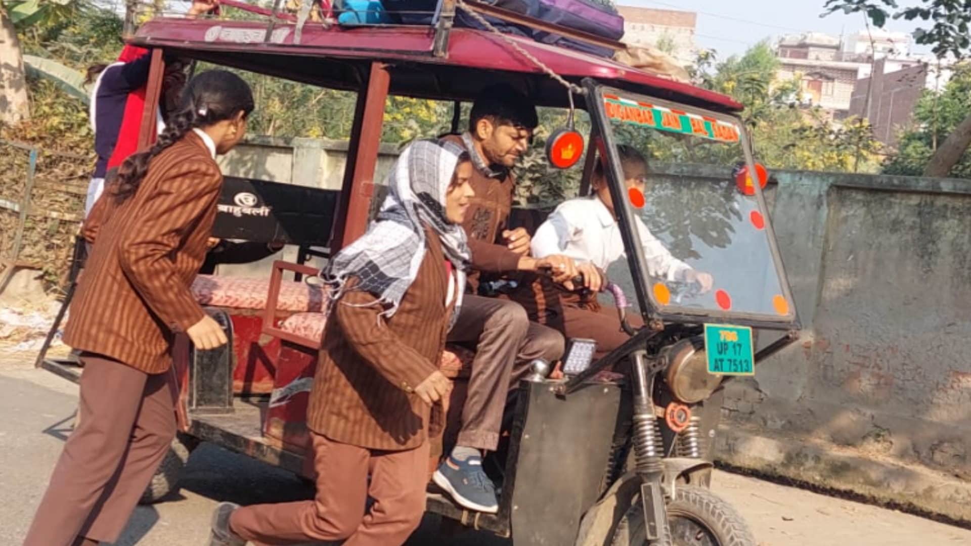 school children have pushed to drive an e-rickshaw after told of young man in Baghpat and see photos
