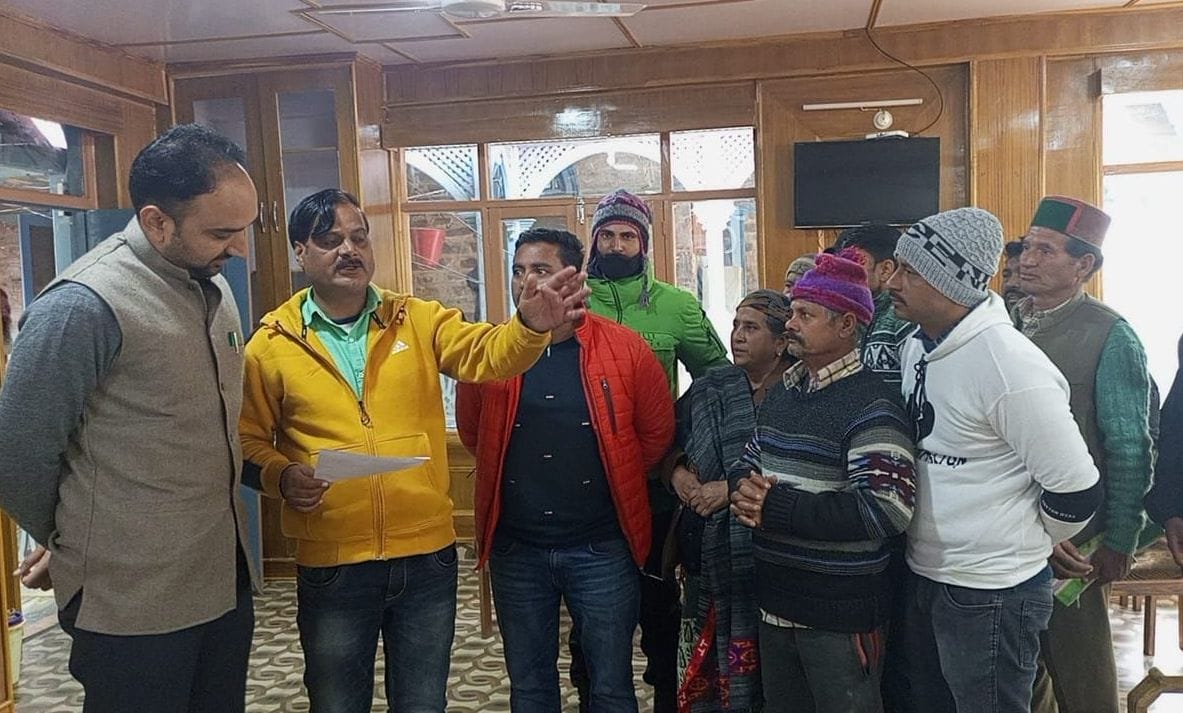 Street vendors submitted memorandum to SDM Rampur