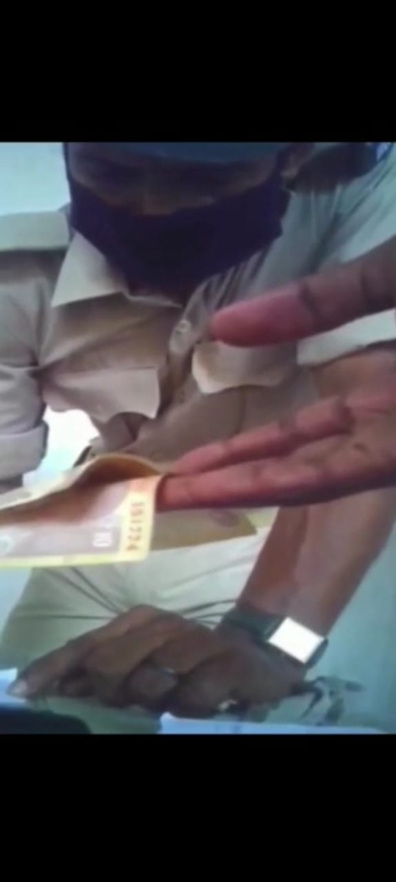 After Hajat, its now live from Bihar’s JAIL: Video of constable doing extortion, champi inside Siwan jail