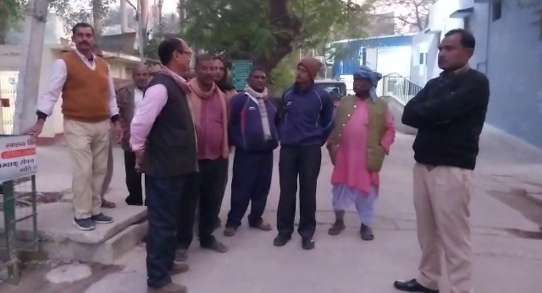 Begusarai- High speed truck killed: Khagaria's home guard jawan going by bike died, wife serious