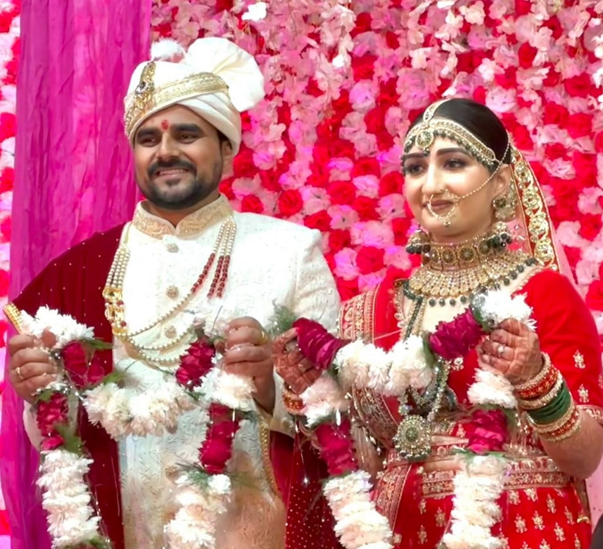 Unique wedding bride horse riding ceremony before wedding procession Kashipur Uttarakhand news in hindi