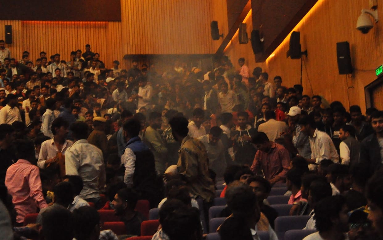 Youth Festival: Stampede at the entrance, fireworks in the auditorium Stampede at the entrance, fireworks in the auditorium