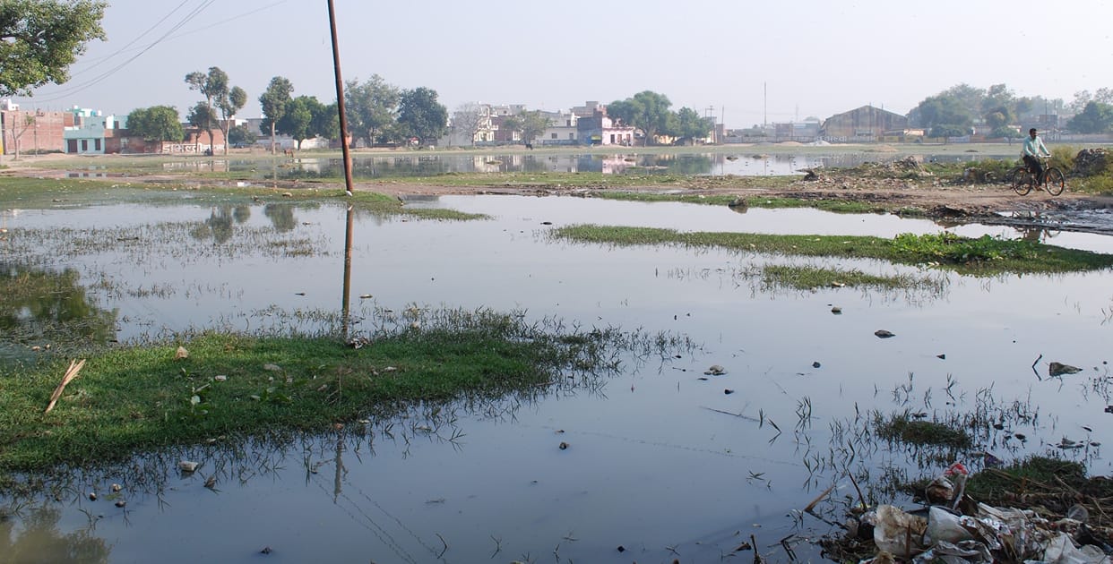 Hathras: Residents of Gijrauli yearning for facilities after joining the city