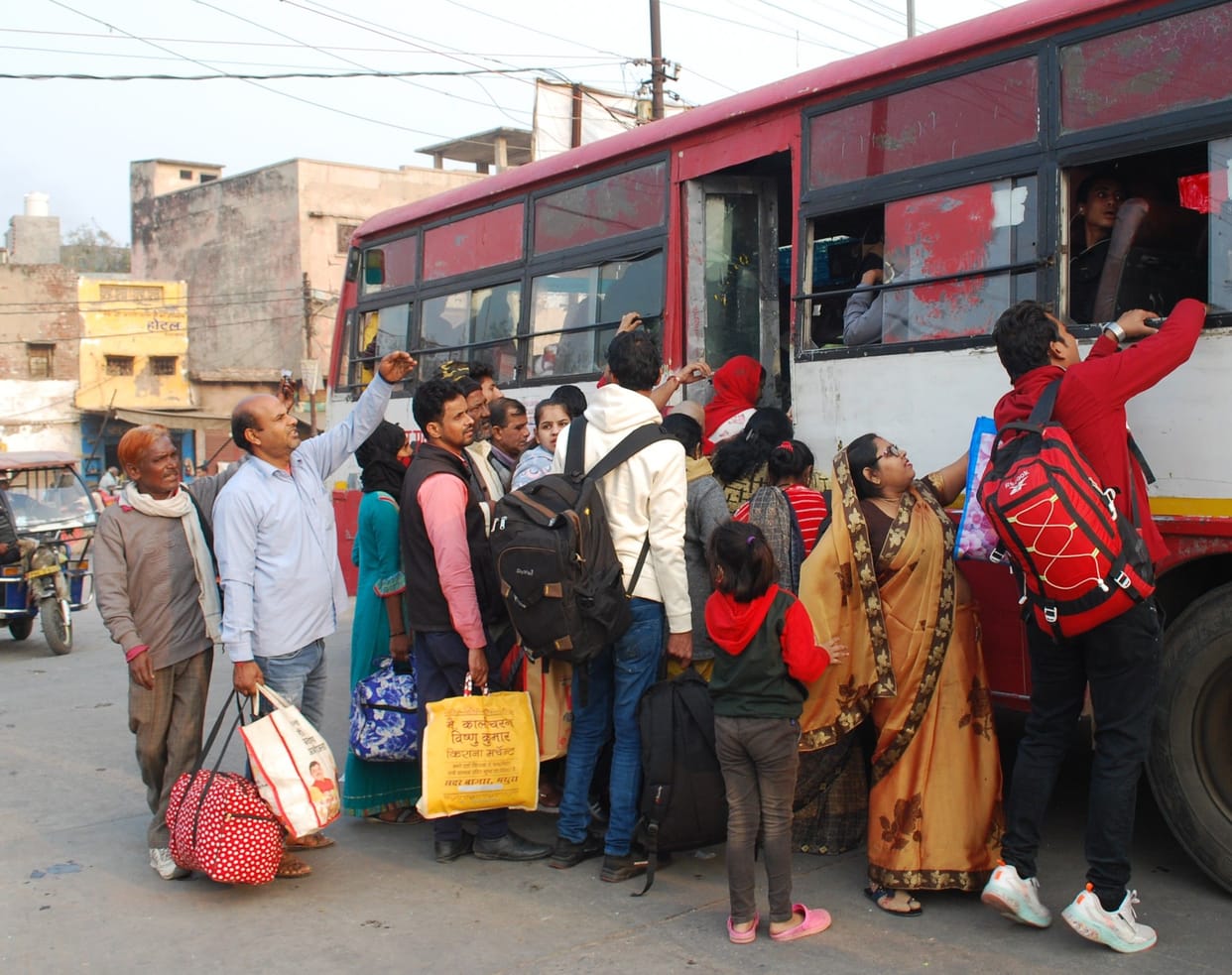 Hathras: Roadways bus went to elections, passengers were helpless for the journey