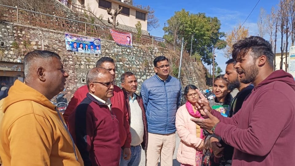 Uttarakhand news: Students climb on roof of college with petrol bottle for Student union election in tehri