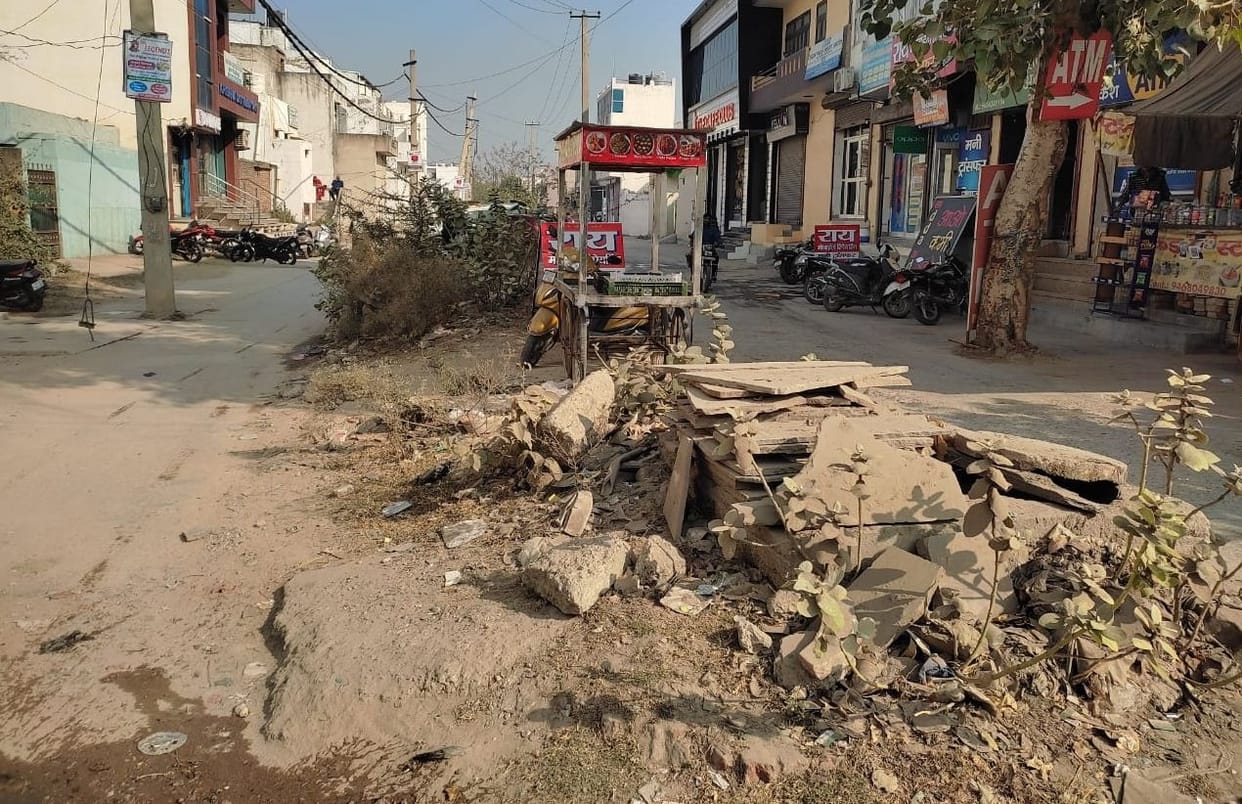 Cleanliness system on Konsivas Road is bad, there is no toilet facility