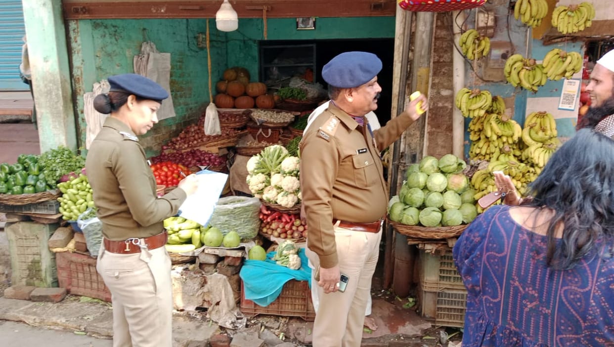 The campaign went on for the second day as well, 36 encroachers were challaned