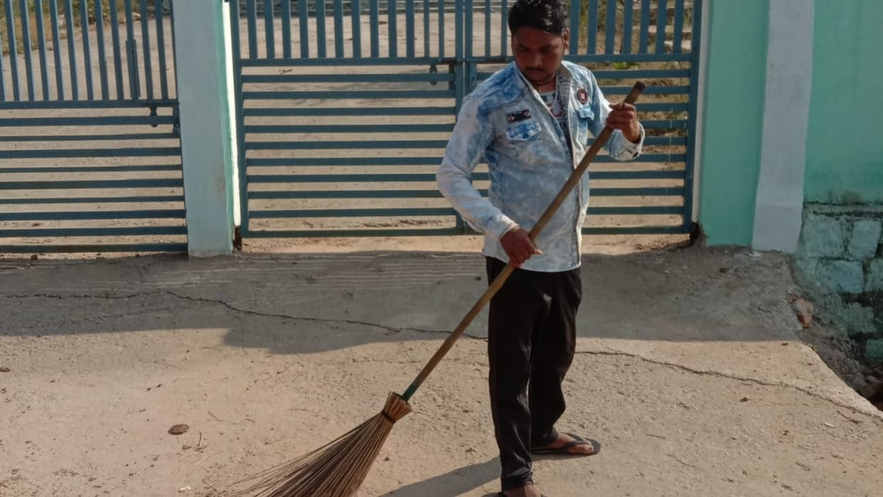 Cleanliness campaign conducted at Muktidhams in Chhatarpur Collector gave instructions to maintain cleanliness