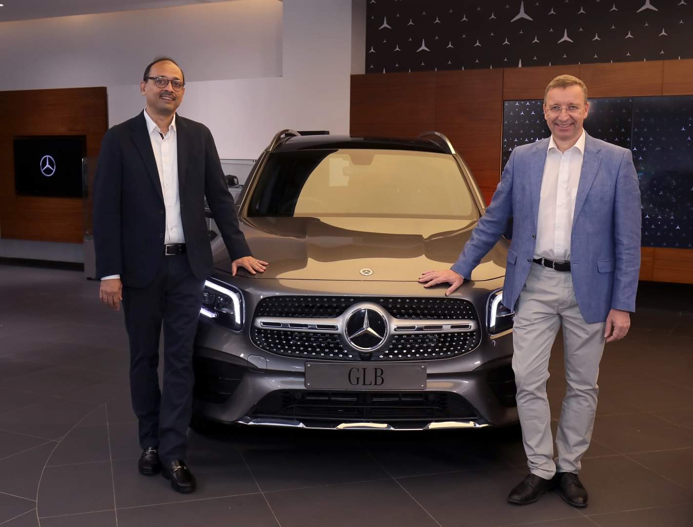 Mercedes Benz launches GLB and EQB Electric SUV in India Know Price Features Specs News in Hindi
