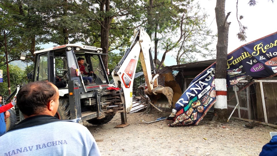 Mussoorie Dehradun route: Bulldozer remove Encroachment from 30 places removed  Photos