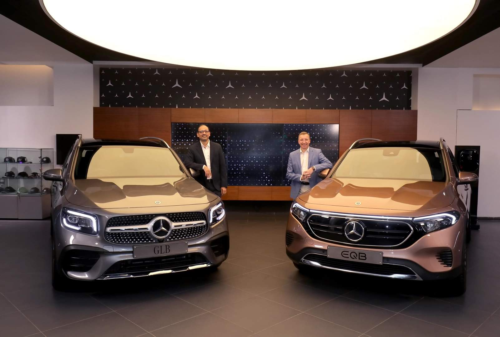 Mercedes Benz launches GLB and EQB Electric SUV in India Know Price Features Specs News in Hindi