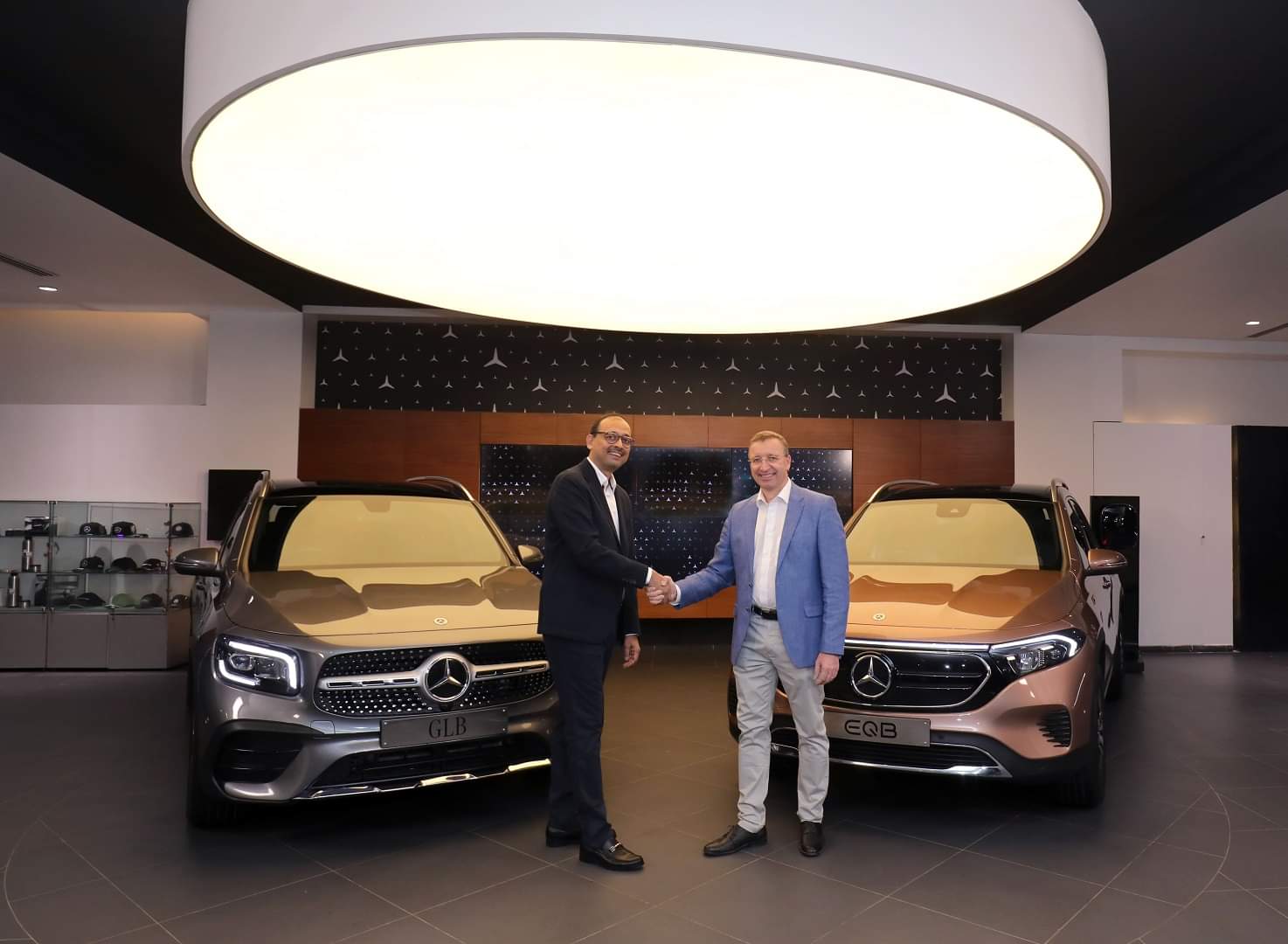 Mercedes Benz launches GLB and EQB Electric SUV in India Know Price Features Specs News in Hindi