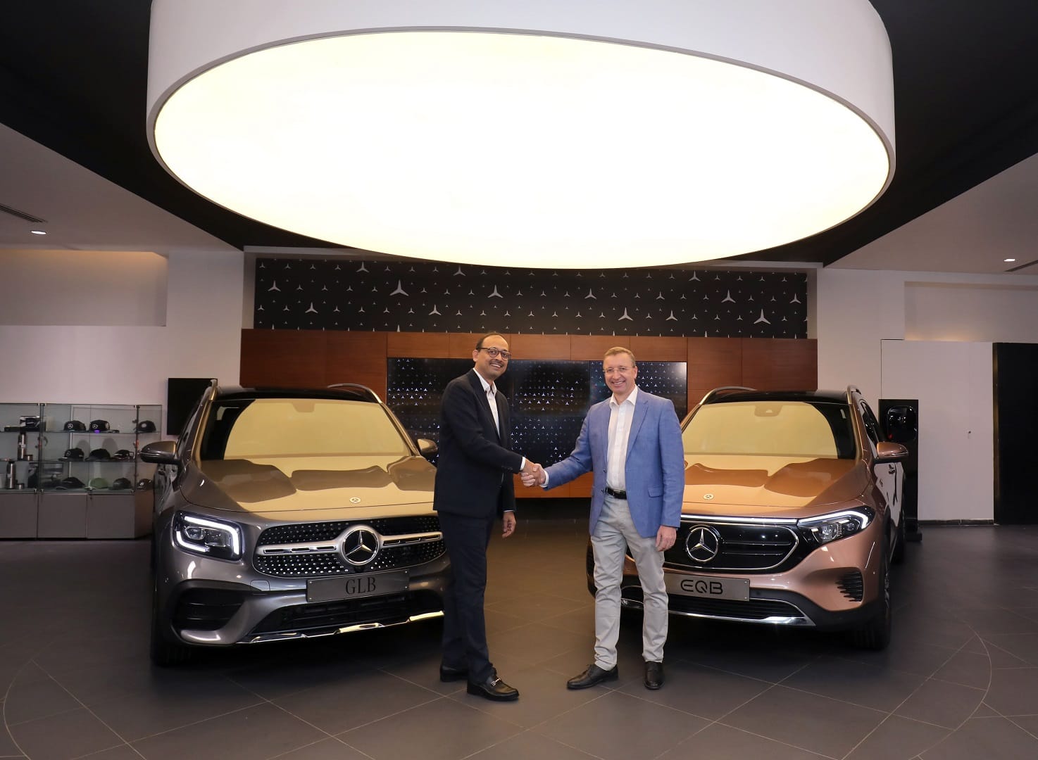 Mercedes Benz launches GLB and EQB Electric SUV in India Know Price Features Specs News in Hindi