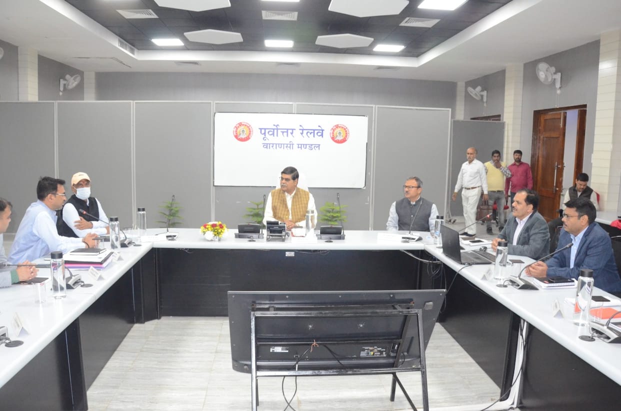 GM Chandra Veer Raman of Northeast Railway reached Varanasi for the first time