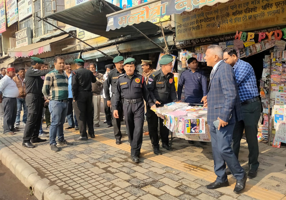 Encroachment removed from smart road, large amount of goods seized