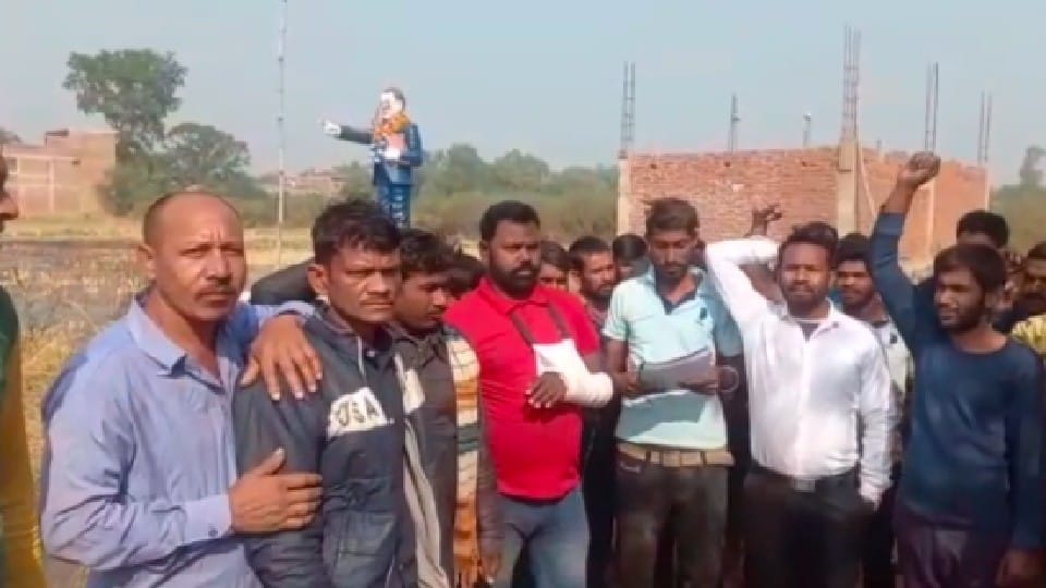 MP News: Vandalism in Ambedkar's statue, commotion of villagers, warning of blockade