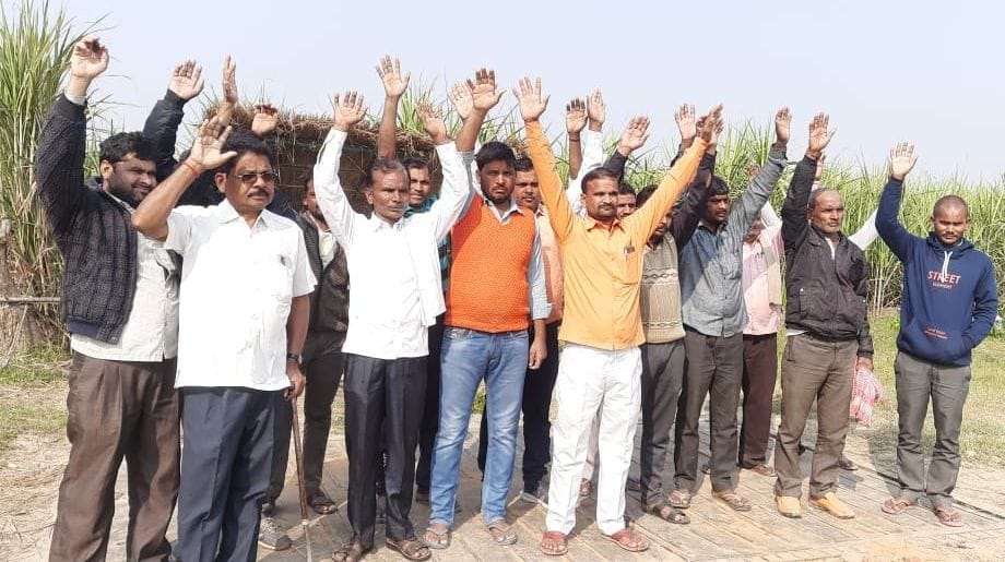 farmers protest in sugarcane purchasing centre