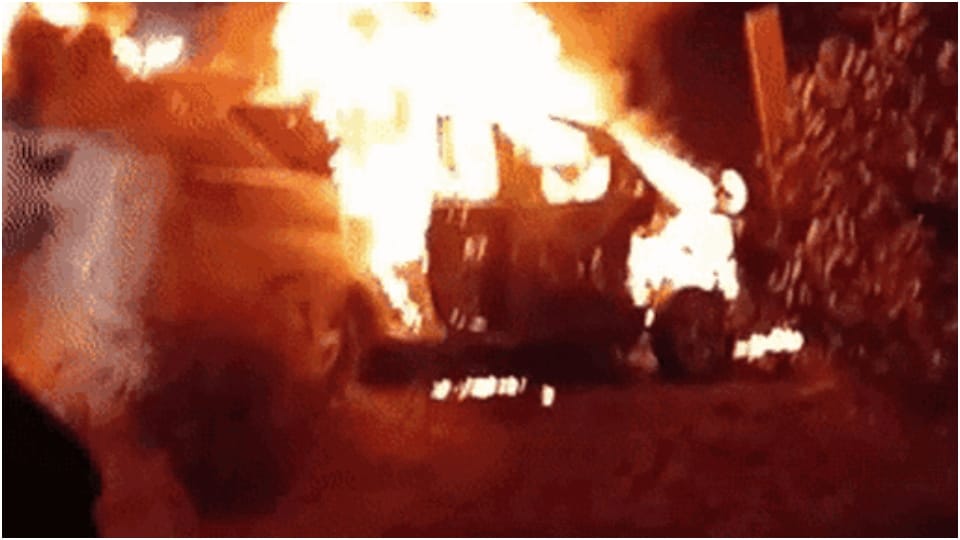 Young man burnt alive in car Jodhpur road accident Viral Video