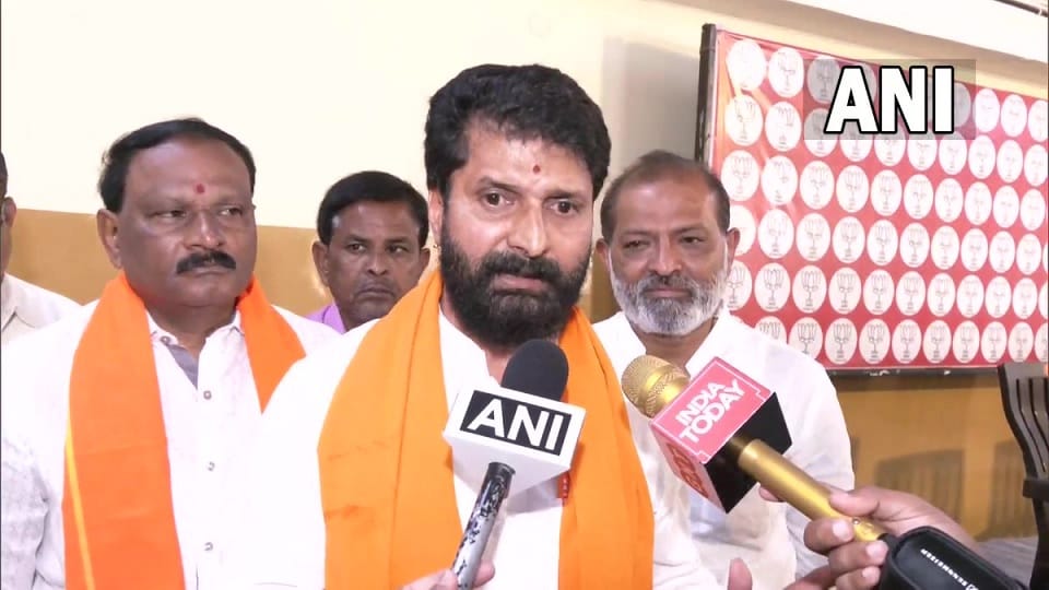 BJP Leader Ravi says-PM Modi like Lord Narayana, counter attacked on Ugrappas Bhasmasur statement