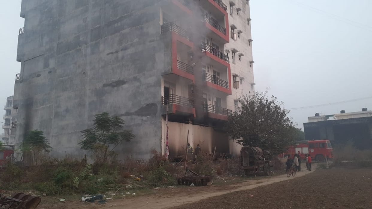 Fire broke out in the basement of the building in Shahberi