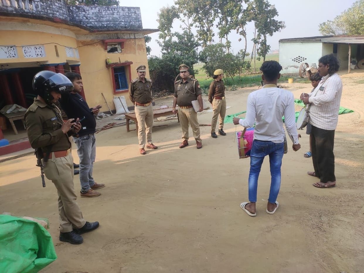 siezure notice paste at house of abscond accused
