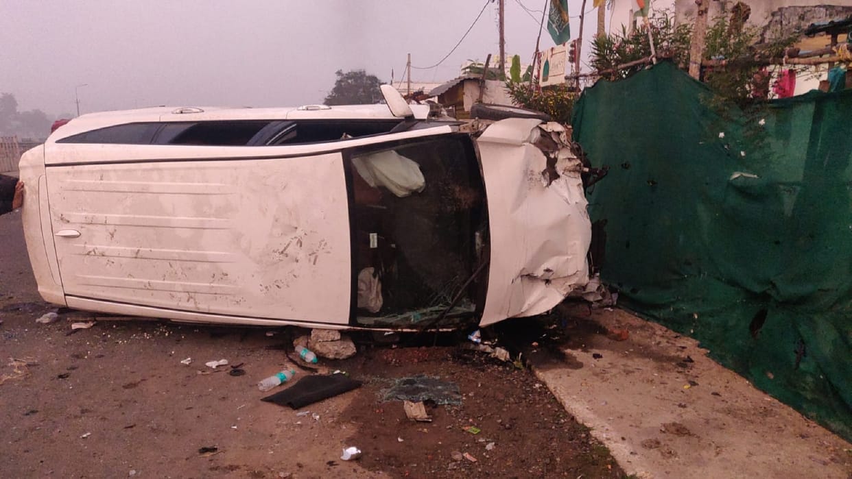 driver killed, six injured after chhattisgarh police vehicle overturned
