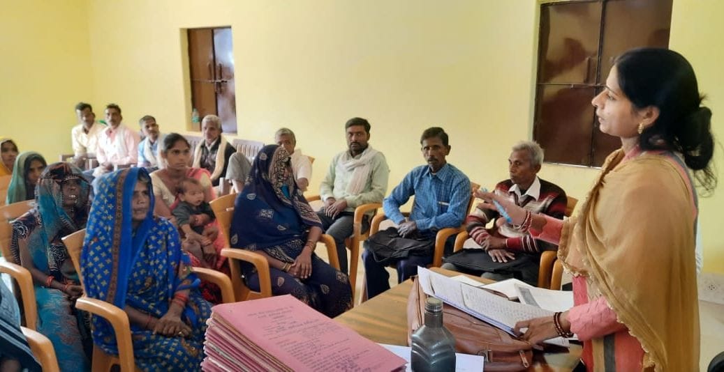 Hardoi, Supervisors did not reach the meeting, villagers and employees clashed