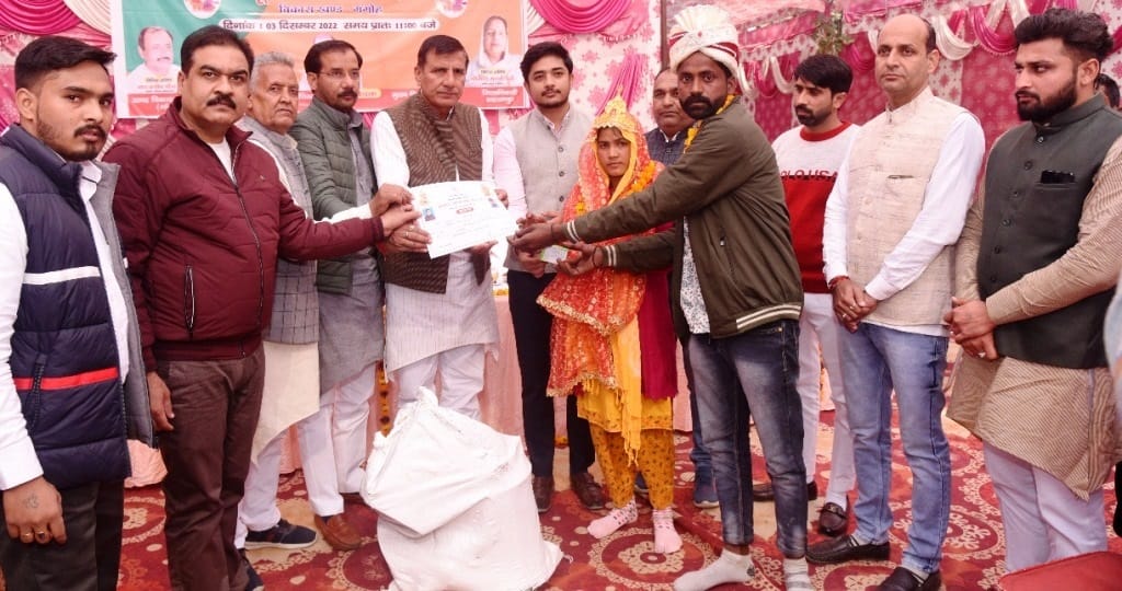 Couple tied in married life by Chief Minister's Collective Marriage Scheme