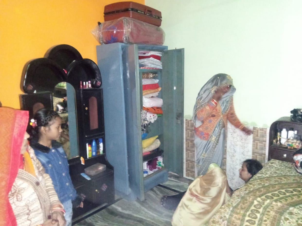 Hathras: Thieves took away cash and jewelry worth thousands of rupees