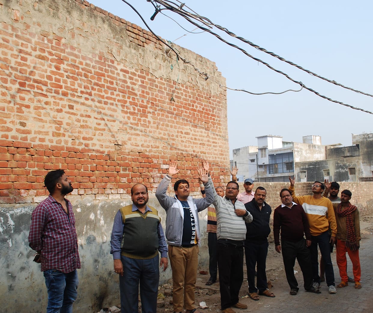 Hathras: Spark left from the hanging line, people demonstrated