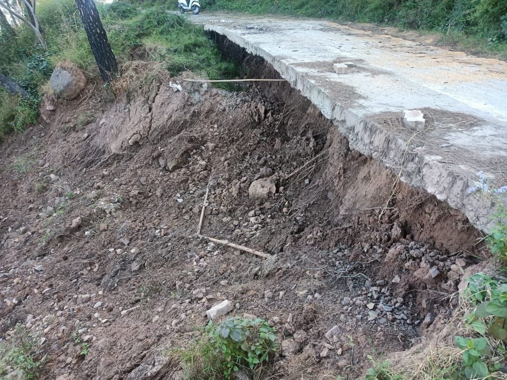 of approach road in Jabbal Khairian