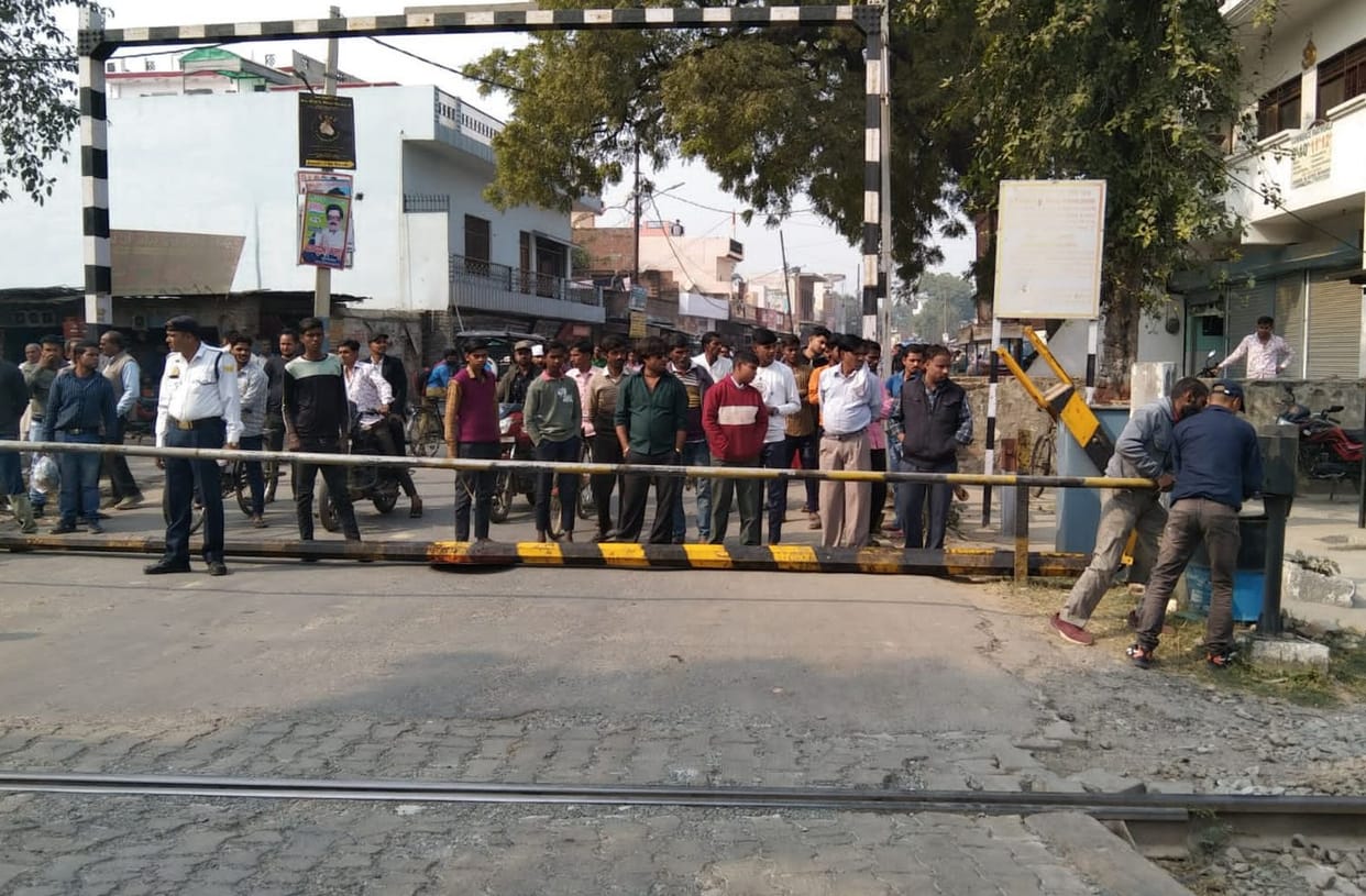 Sliding booms will be installed at 650 railway crossings of NER.