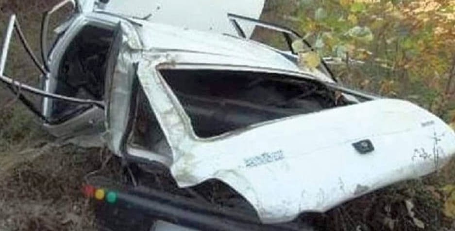 sirmaur news one person died and  four injured in car accident in ronhaat kupvi road sirmaur