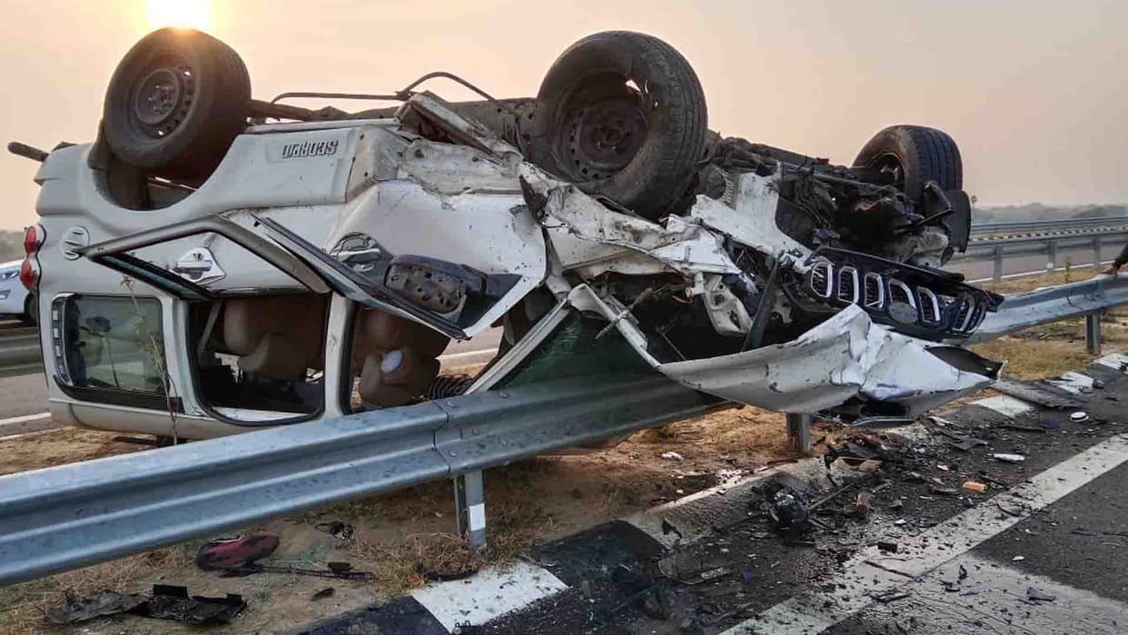Hamirpur Accident: Two cars collided on expressway, four Died, two injured