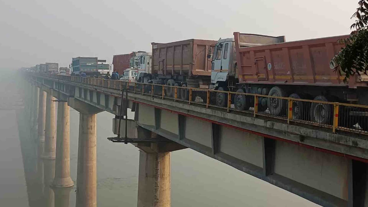 Hamirpur: 15 kilometer jam on Kanpur-Sagar highway